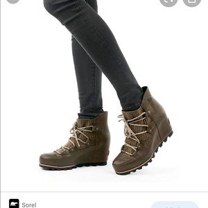 Sorel Sandy Wedge Booties Army Green Size 10